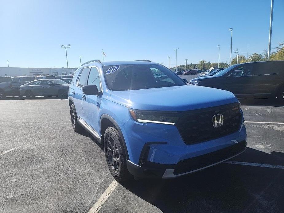 new 2025 Honda Pilot car, priced at $51,250