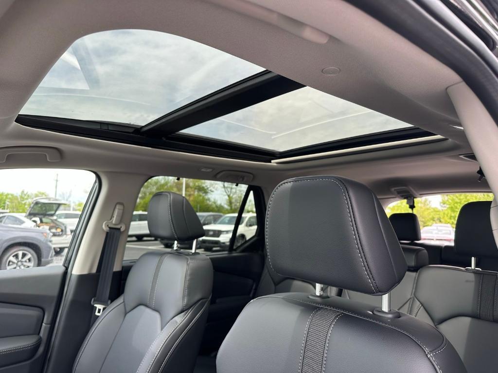 new 2025 Honda Pilot car, priced at $51,825