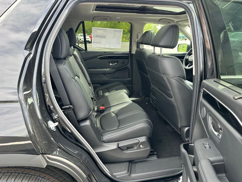 new 2025 Honda Pilot car, priced at $51,825