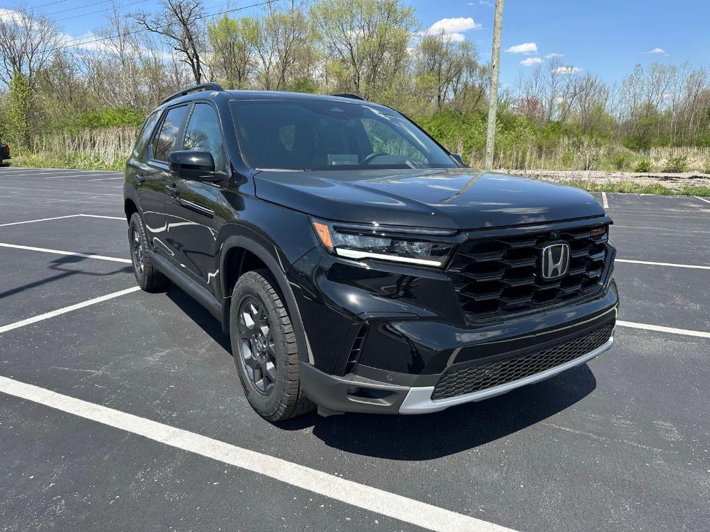 new 2025 Honda Pilot car, priced at $50,895