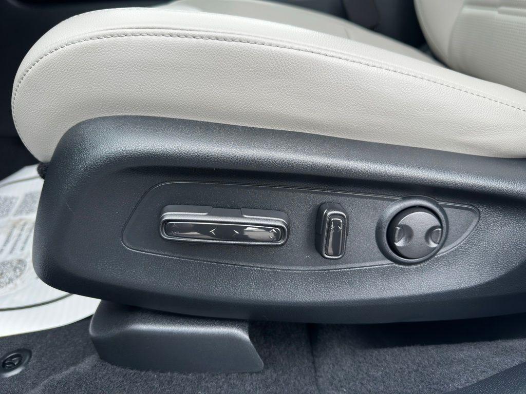 used 2023 Honda CR-V car, priced at $33,900