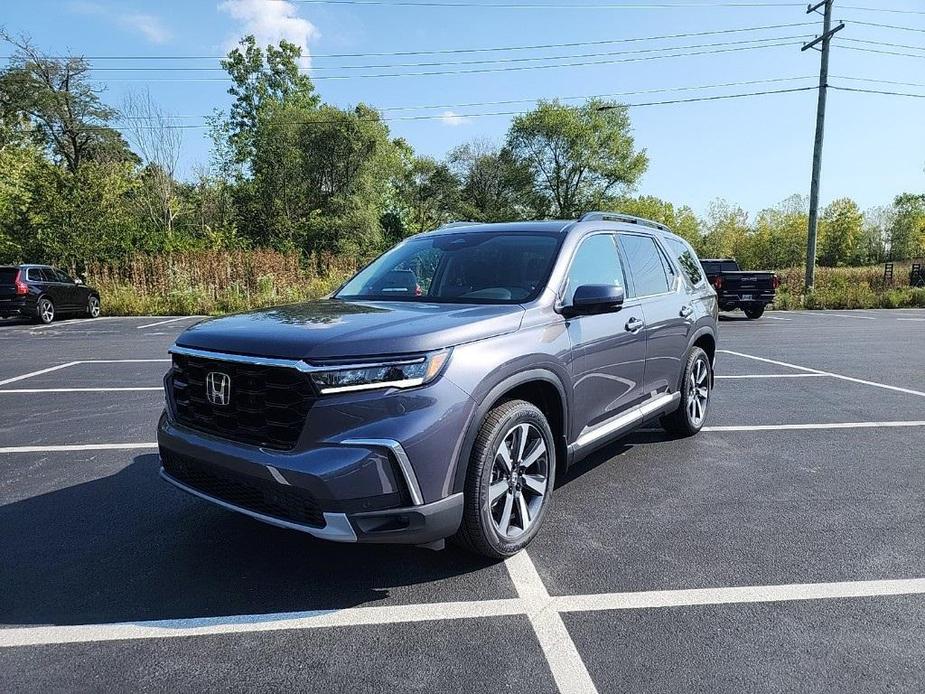 new 2025 Honda Pilot car, priced at $50,695