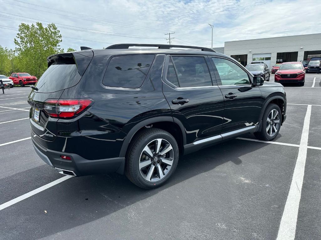 new 2025 Honda Pilot car, priced at $51,095