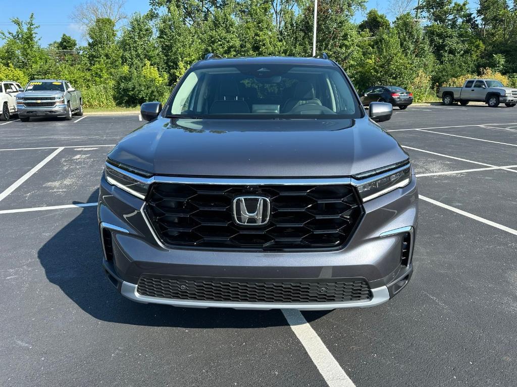 new 2025 Honda Pilot car, priced at $54,530