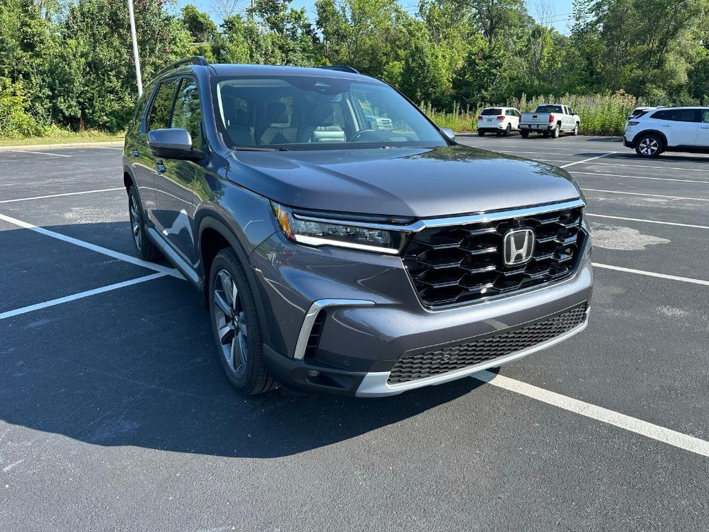 new 2025 Honda Pilot car, priced at $54,530