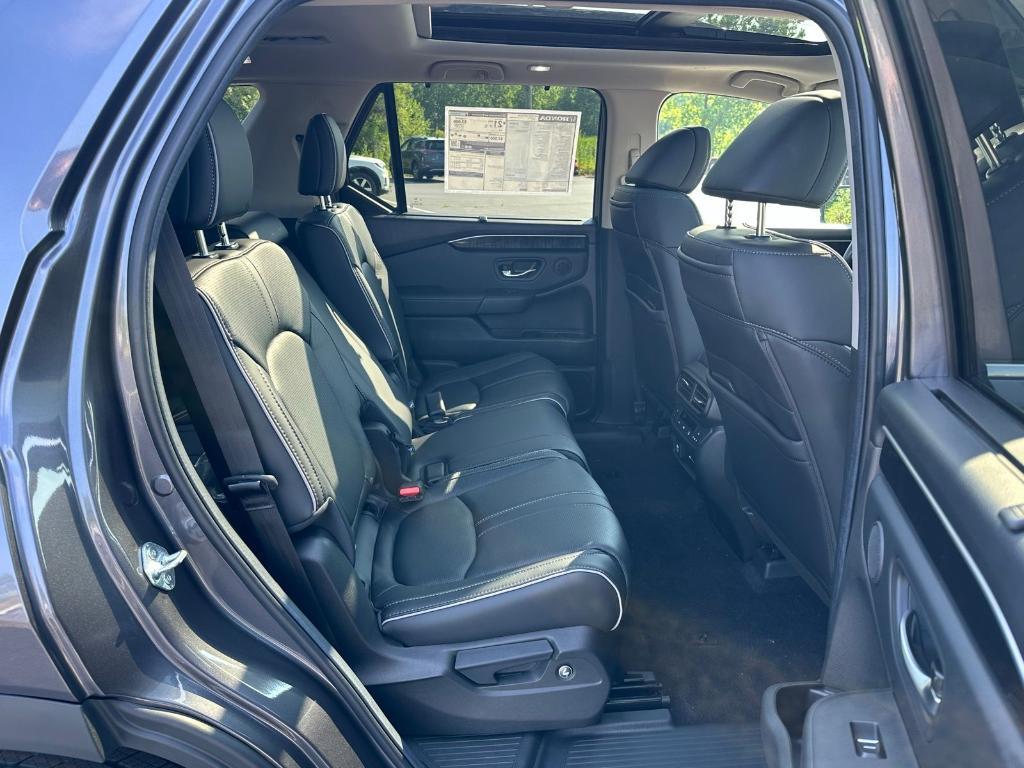 new 2025 Honda Pilot car, priced at $54,530