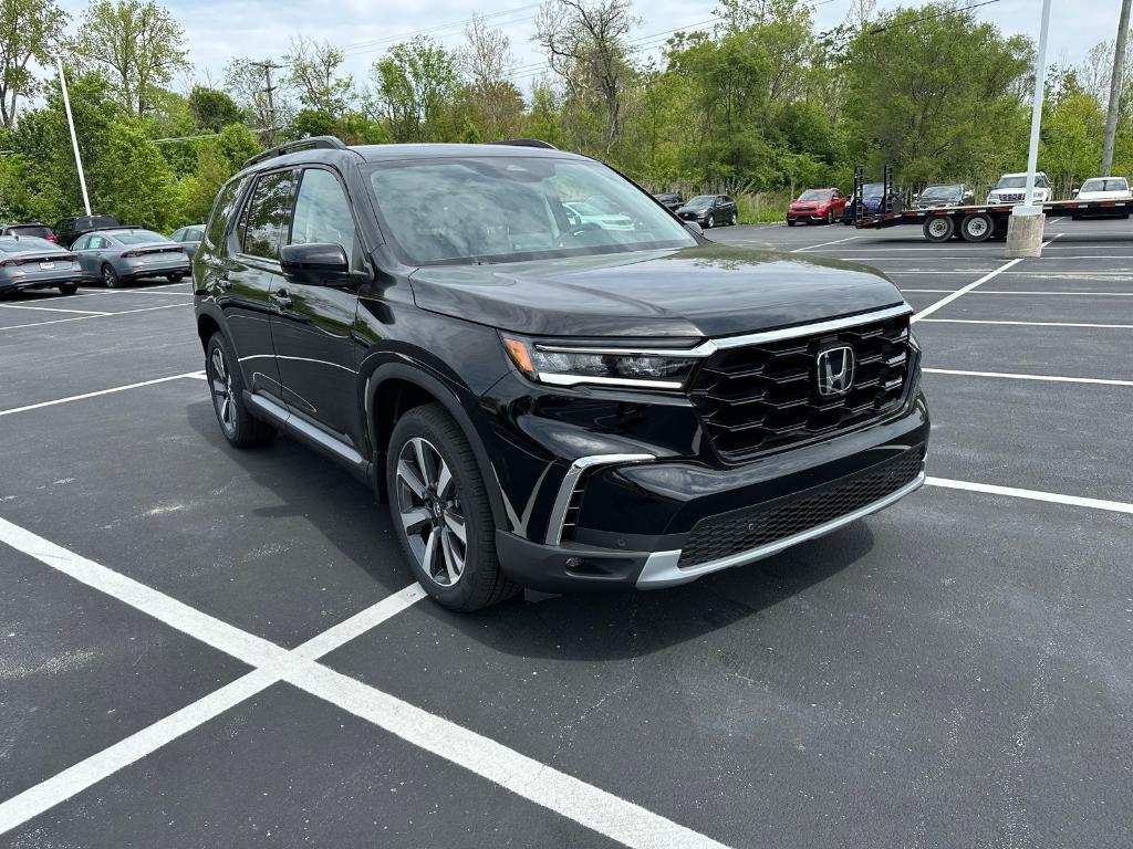 new 2025 Honda Pilot car, priced at $51,095