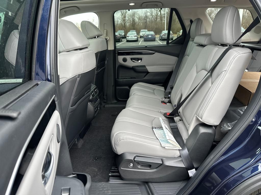 new 2025 Honda Pilot car, priced at $51,050