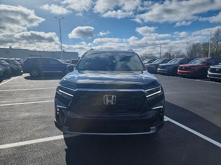 new 2025 Honda Pilot car, priced at $50,995