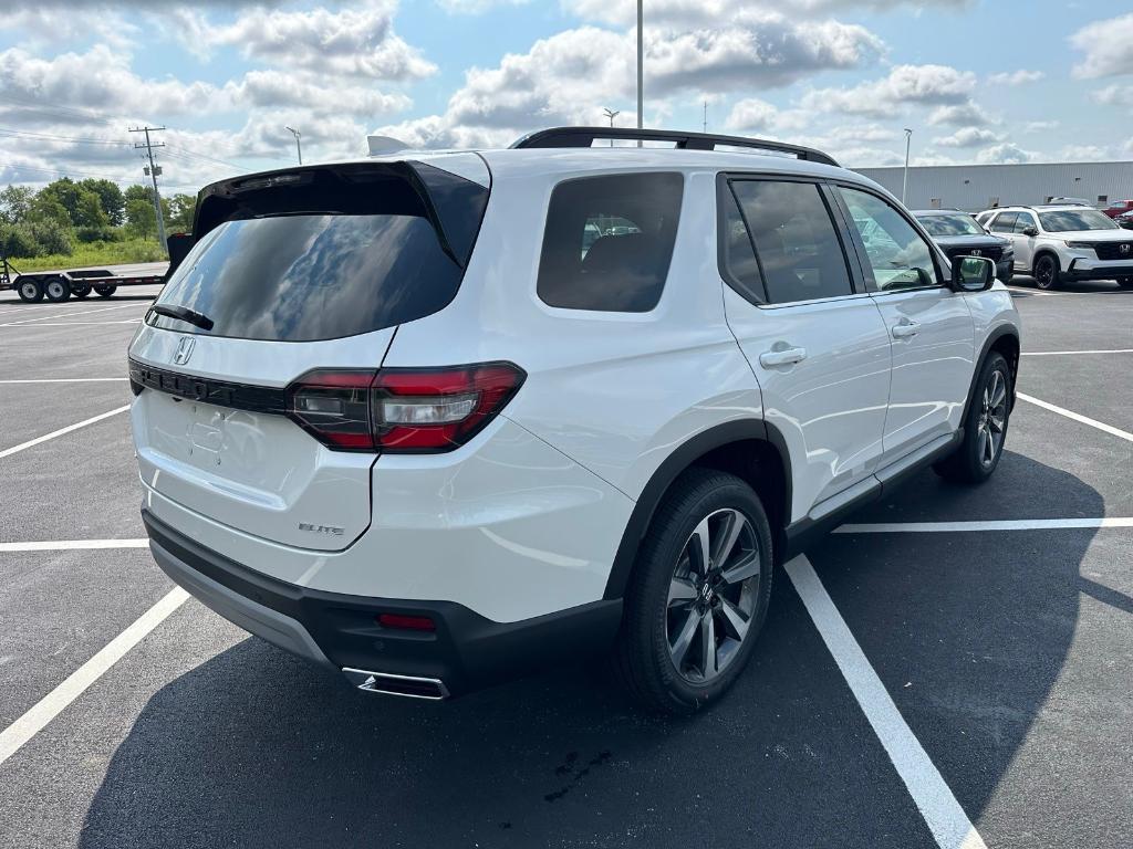 new 2025 Honda Pilot car, priced at $55,715
