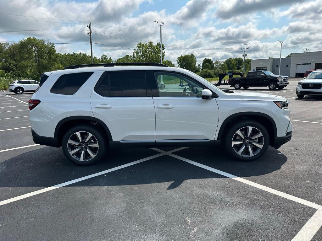 new 2025 Honda Pilot car, priced at $55,715