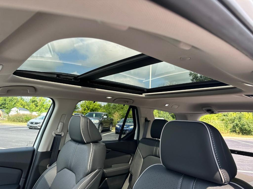new 2025 Honda Pilot car, priced at $55,715