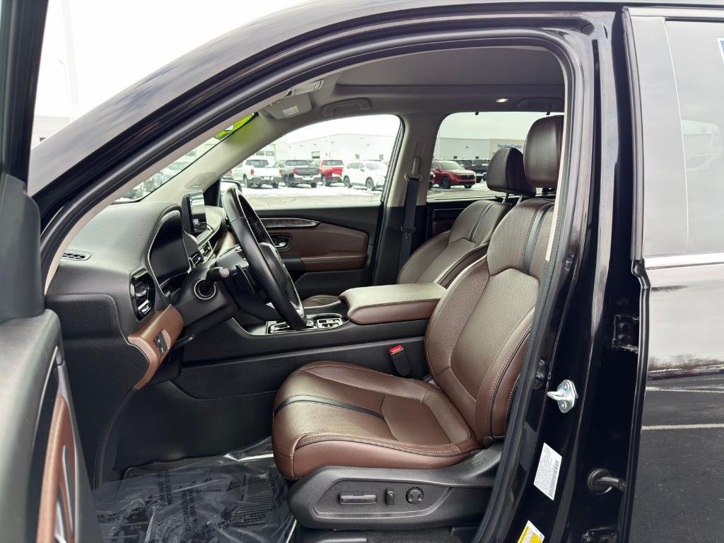 used 2023 Honda Pilot car, priced at $42,400