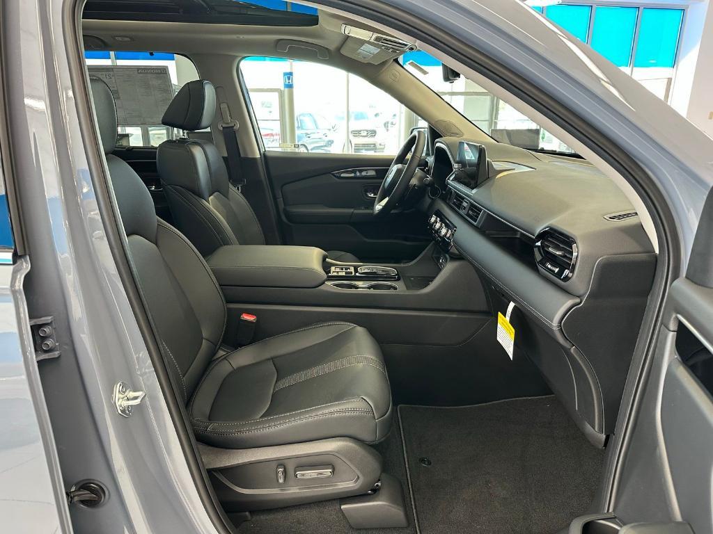 new 2025 Honda Pilot car, priced at $51,505