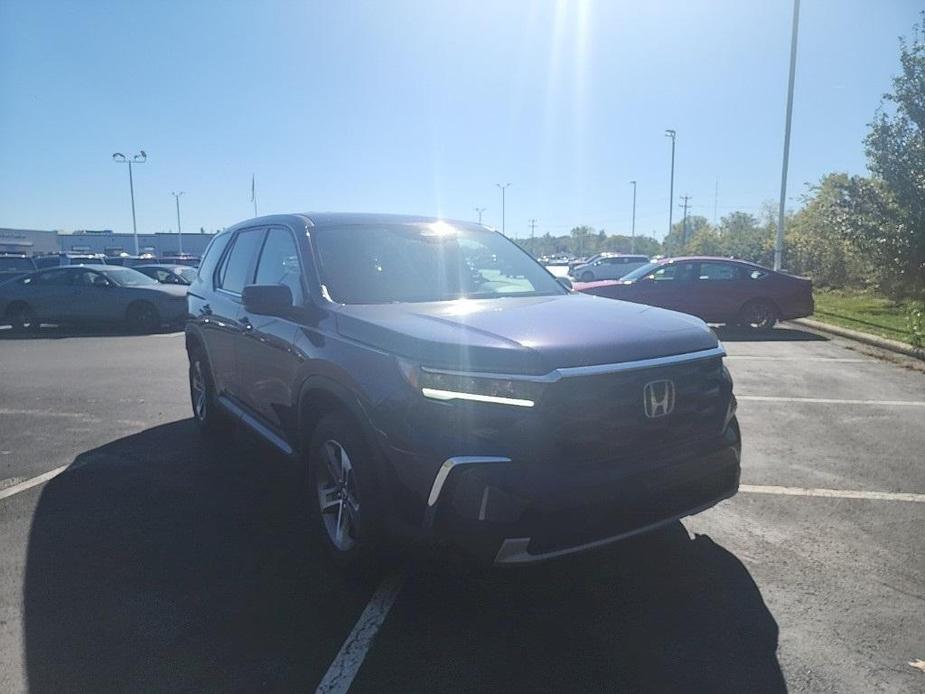 new 2025 Honda Pilot car, priced at $46,695