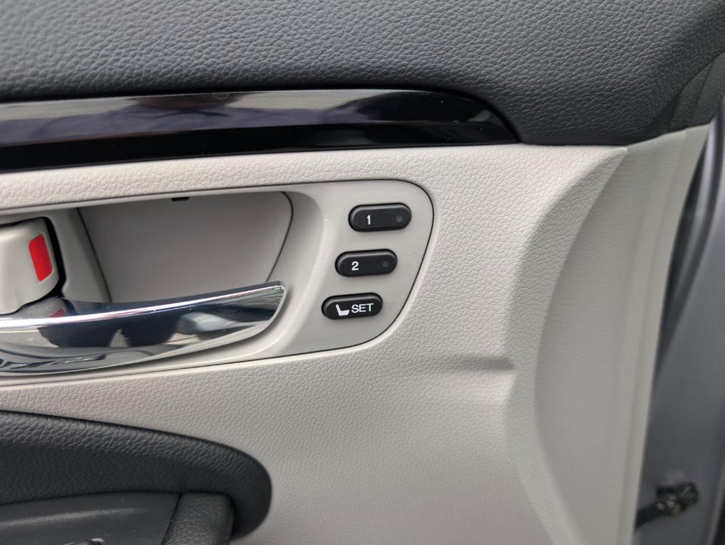 used 2021 Honda Pilot car, priced at $27,700