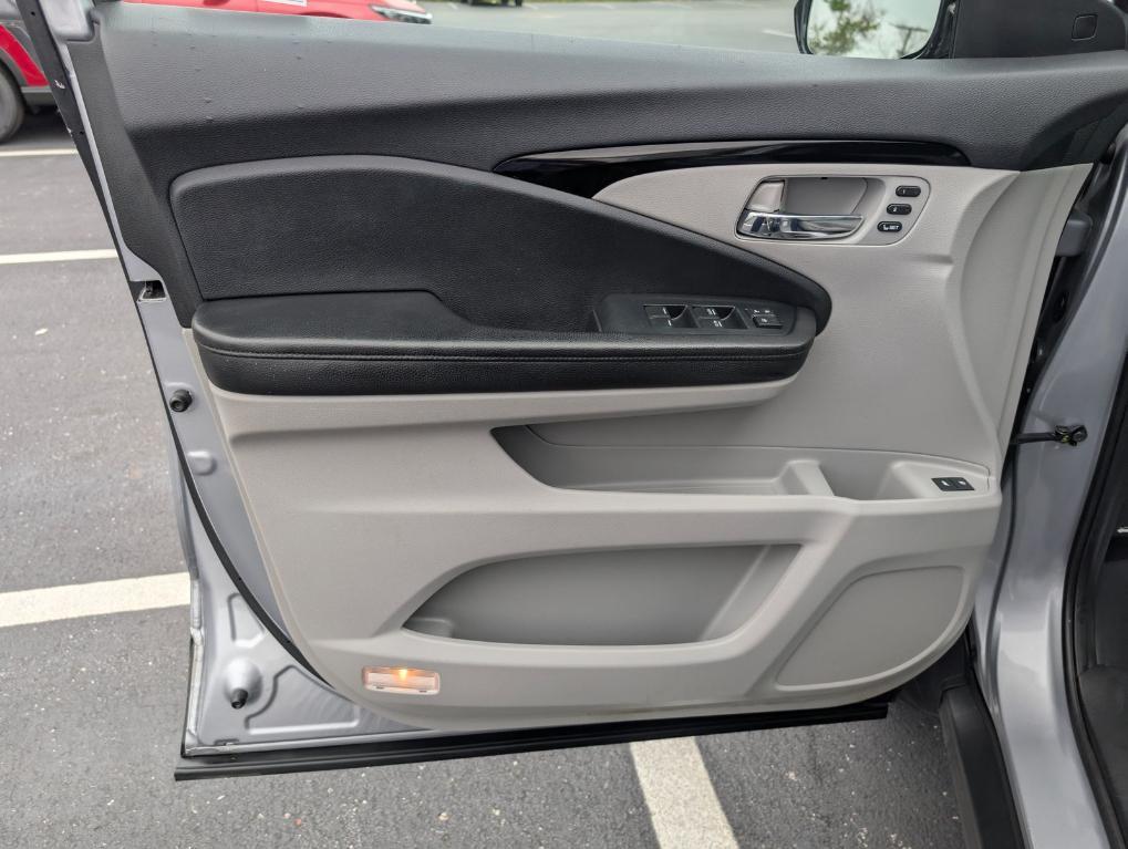 used 2021 Honda Pilot car, priced at $27,700