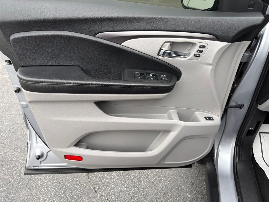 used 2021 Honda Pilot car, priced at $21,900