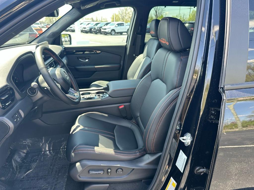 new 2025 Honda Pilot car, priced at $50,850