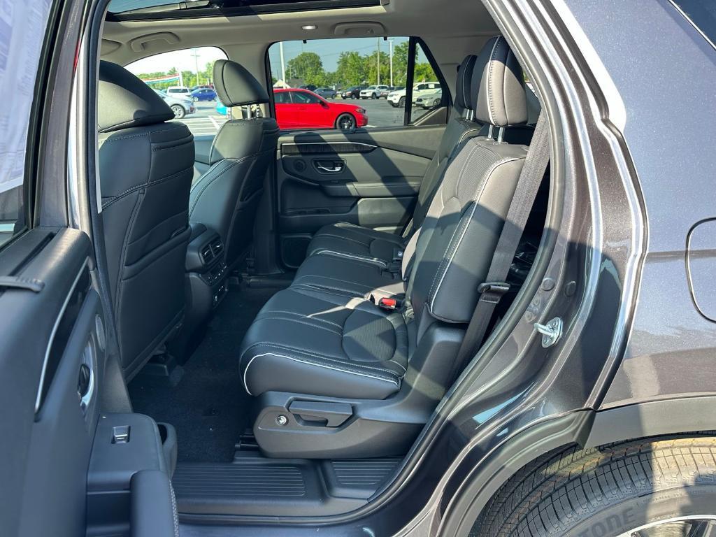 new 2025 Honda Pilot car, priced at $54,575