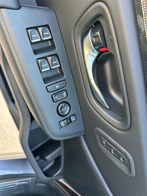new 2025 Honda Pilot car, priced at $54,575