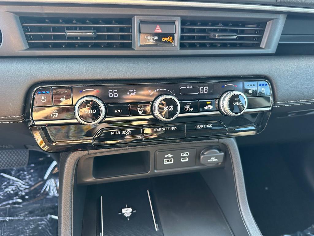 new 2025 Honda Pilot car, priced at $54,575