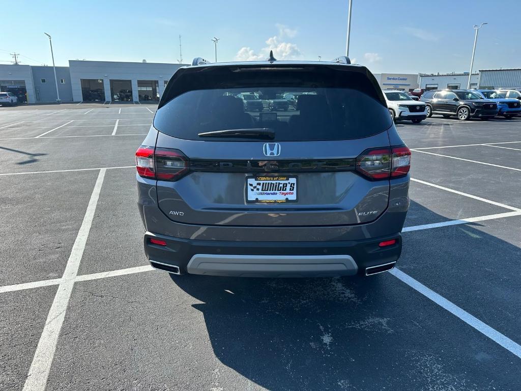 new 2025 Honda Pilot car, priced at $54,575