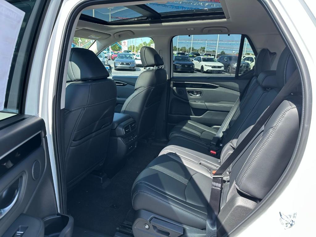 new 2025 Honda Pilot car, priced at $54,180