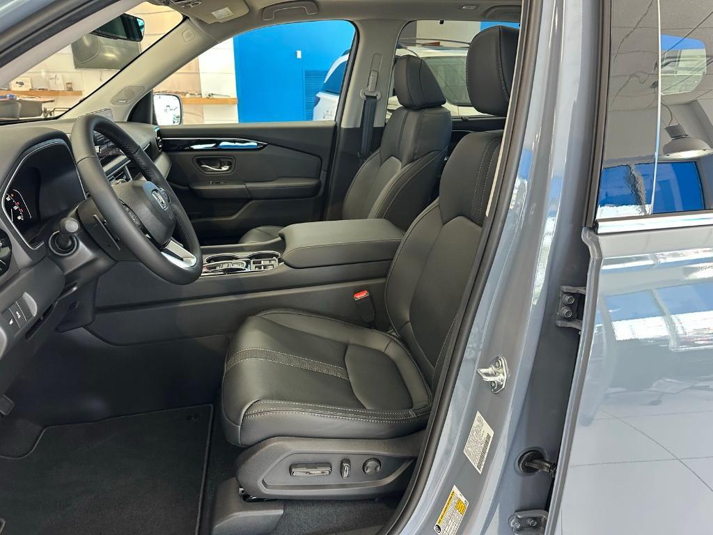 new 2025 Honda Pilot car, priced at $51,550