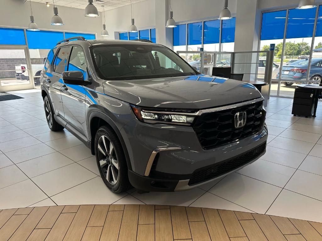 new 2025 Honda Pilot car, priced at $51,550