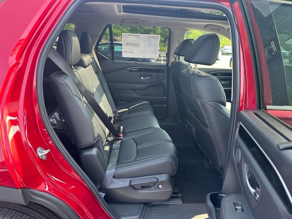 new 2025 Honda Pilot car, priced at $51,550