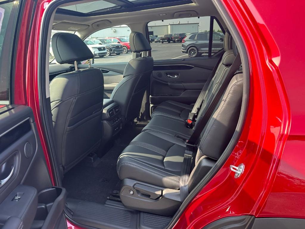 new 2025 Honda Pilot car, priced at $51,550