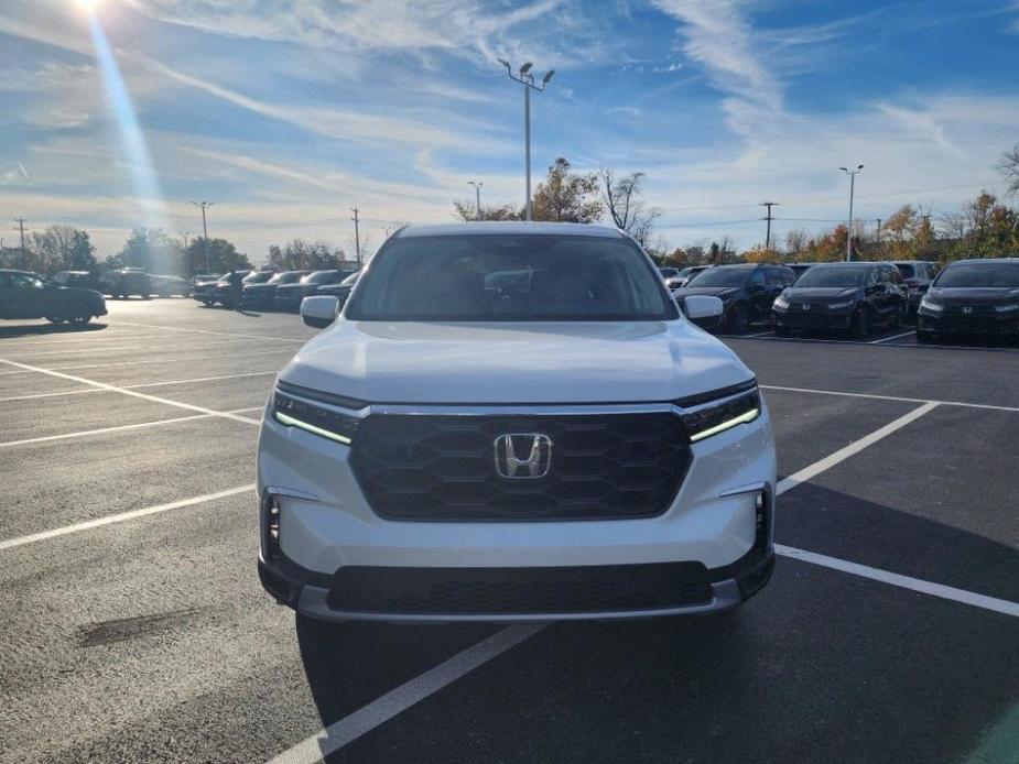 new 2025 Honda Pilot car, priced at $47,450