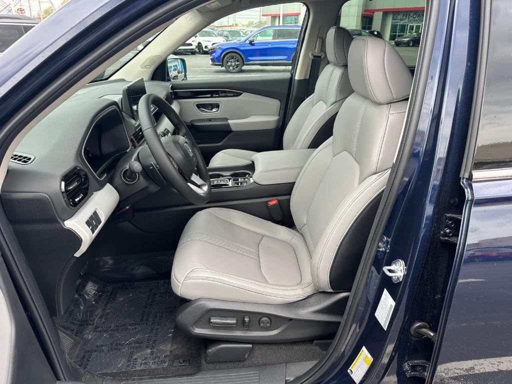 new 2025 Honda Pilot car, priced at $51,825