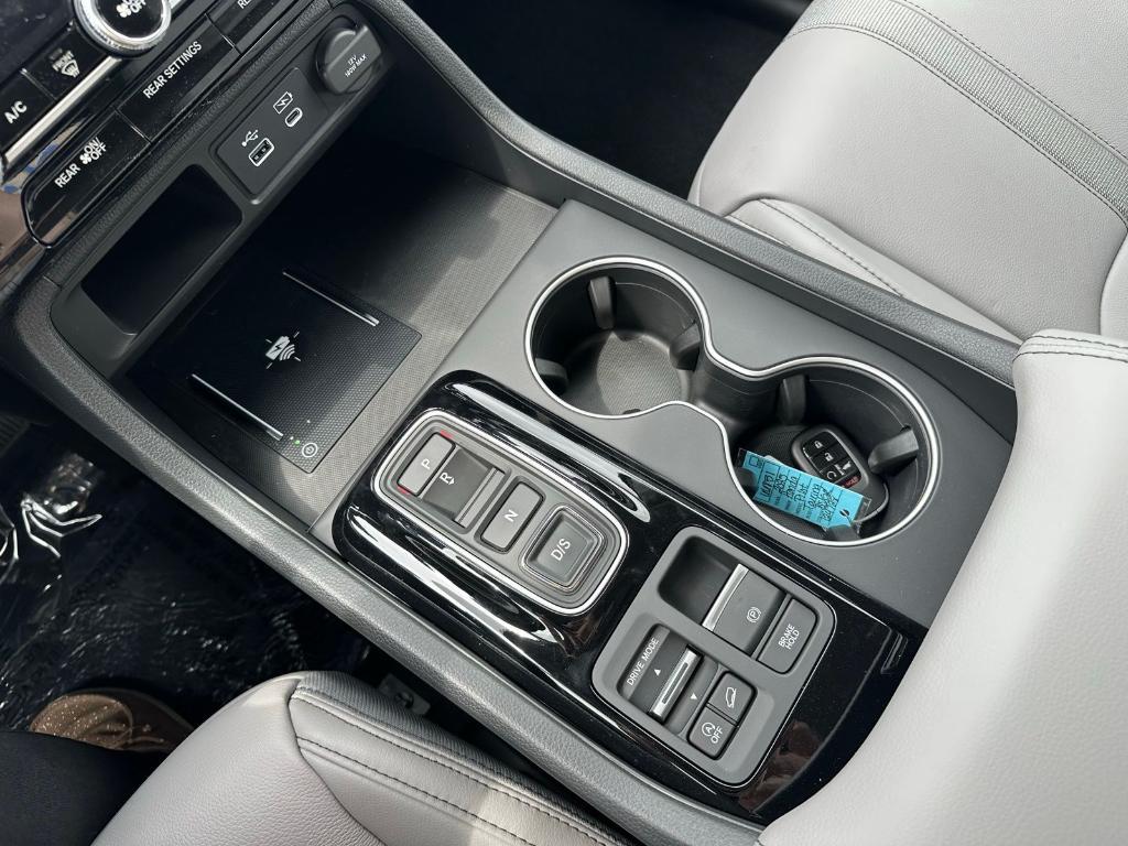 new 2025 Honda Pilot car, priced at $51,825