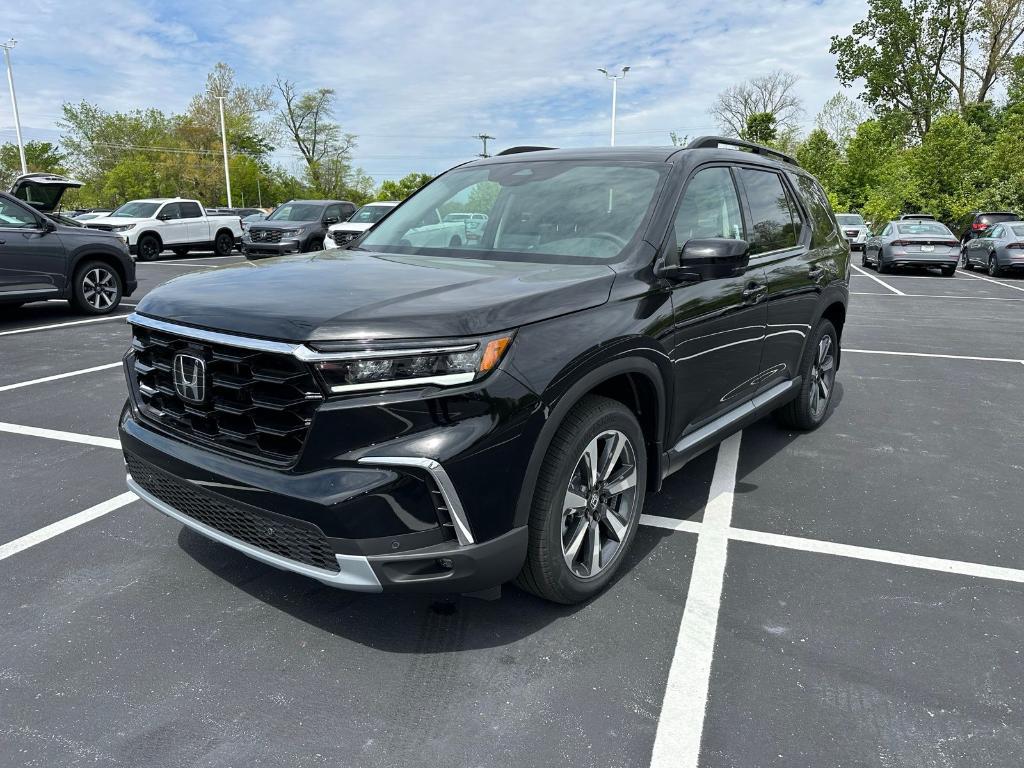 new 2025 Honda Pilot car, priced at $51,095
