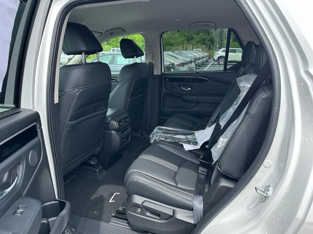 new 2025 Honda Pilot car, priced at $47,550