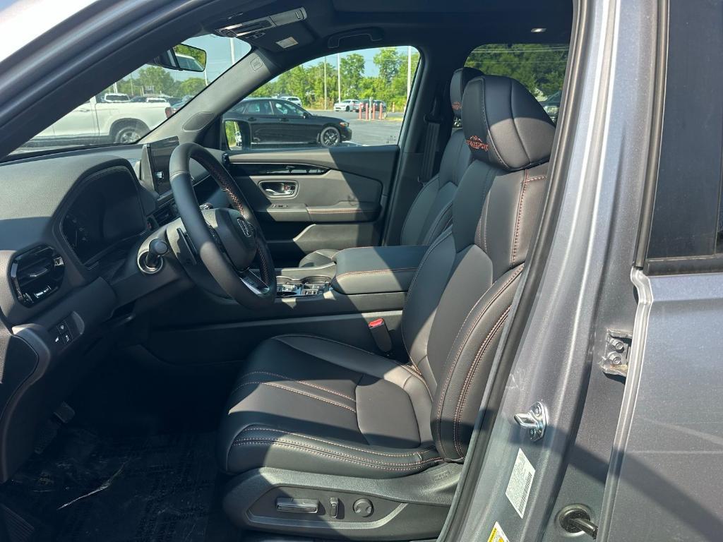 new 2025 Honda Pilot car, priced at $50,895