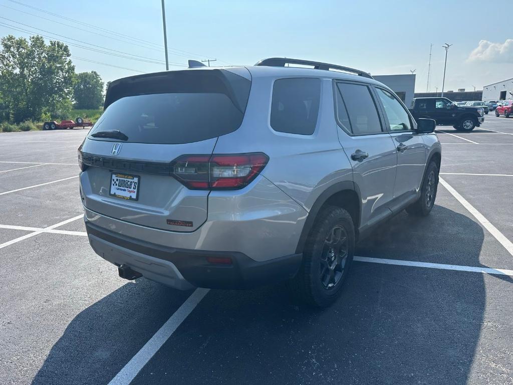 new 2025 Honda Pilot car, priced at $50,895