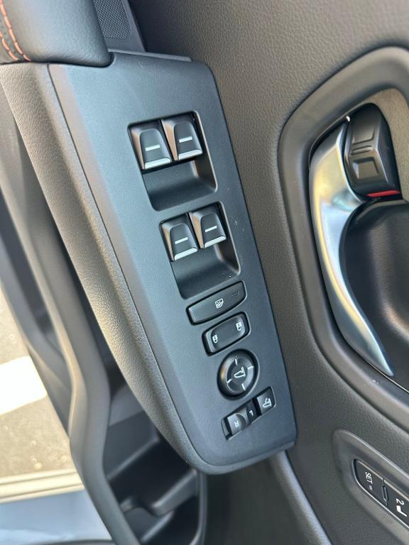 new 2025 Honda Pilot car, priced at $50,895