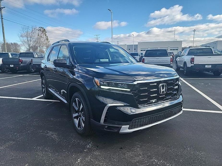 new 2025 Honda Pilot car, priced at $51,475