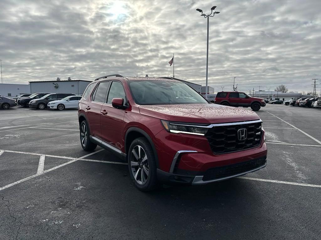 new 2025 Honda Pilot car, priced at $54,930