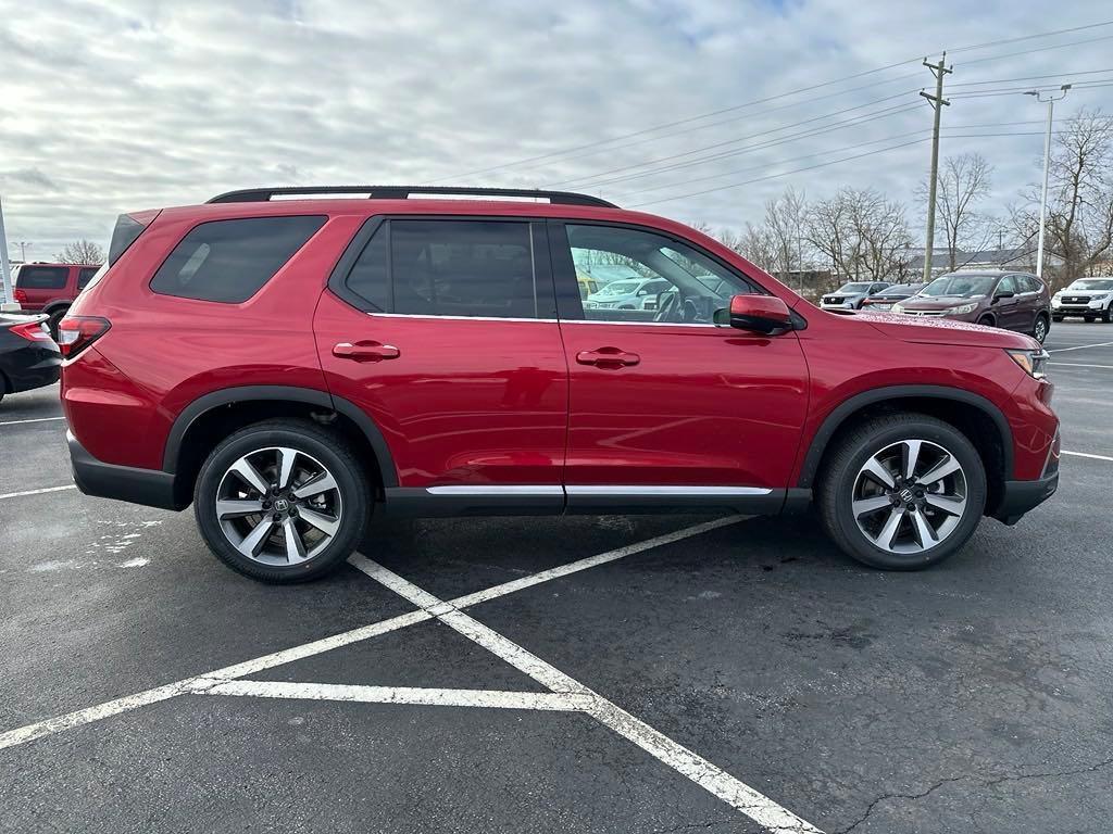 new 2025 Honda Pilot car, priced at $54,930