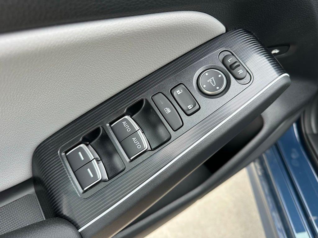 new 2025 Honda Civic Hybrid car, priced at $33,555