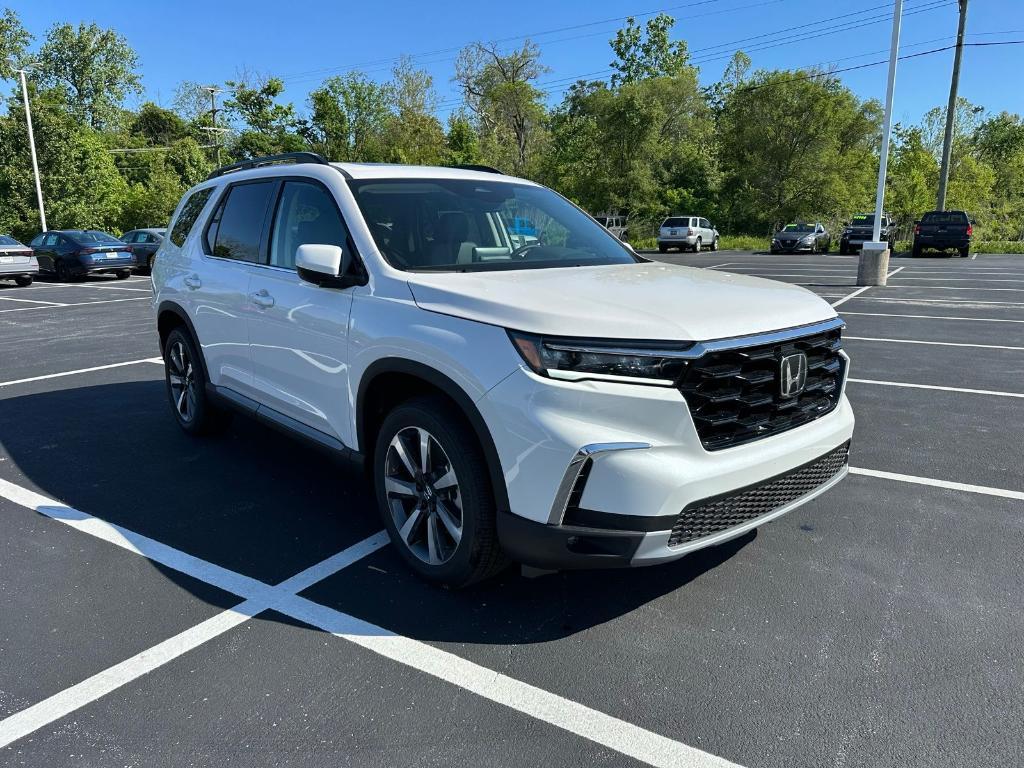 new 2025 Honda Pilot car, priced at $51,550