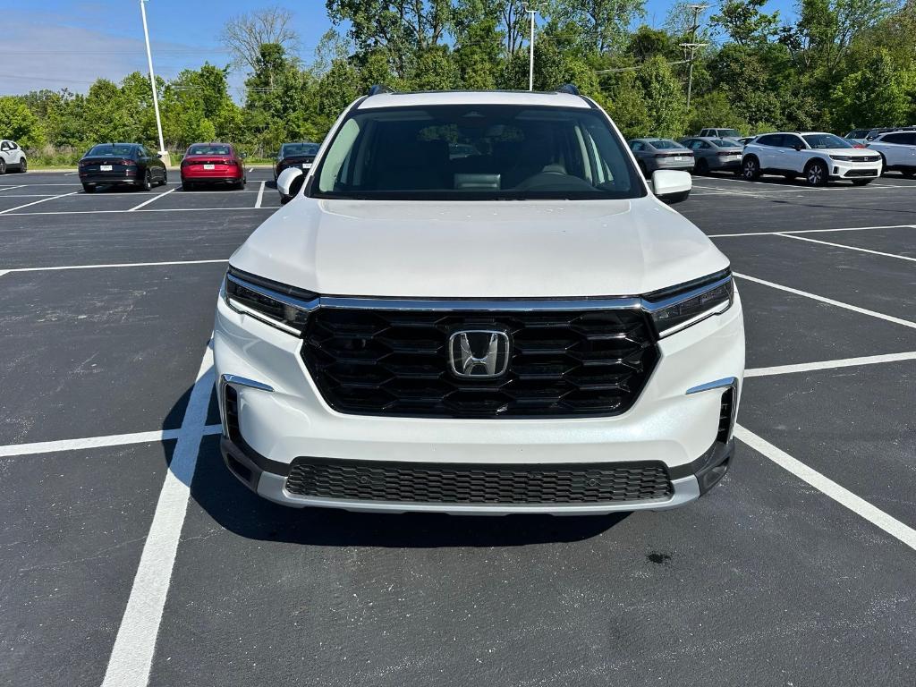 new 2025 Honda Pilot car, priced at $51,550