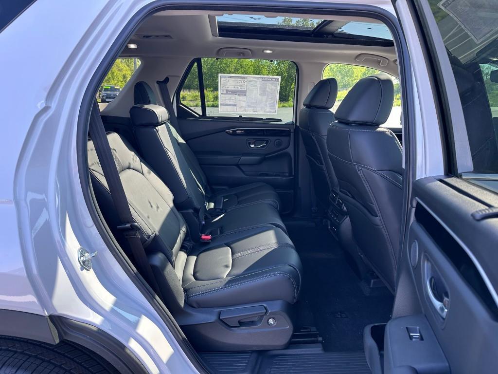 new 2025 Honda Pilot car, priced at $51,550