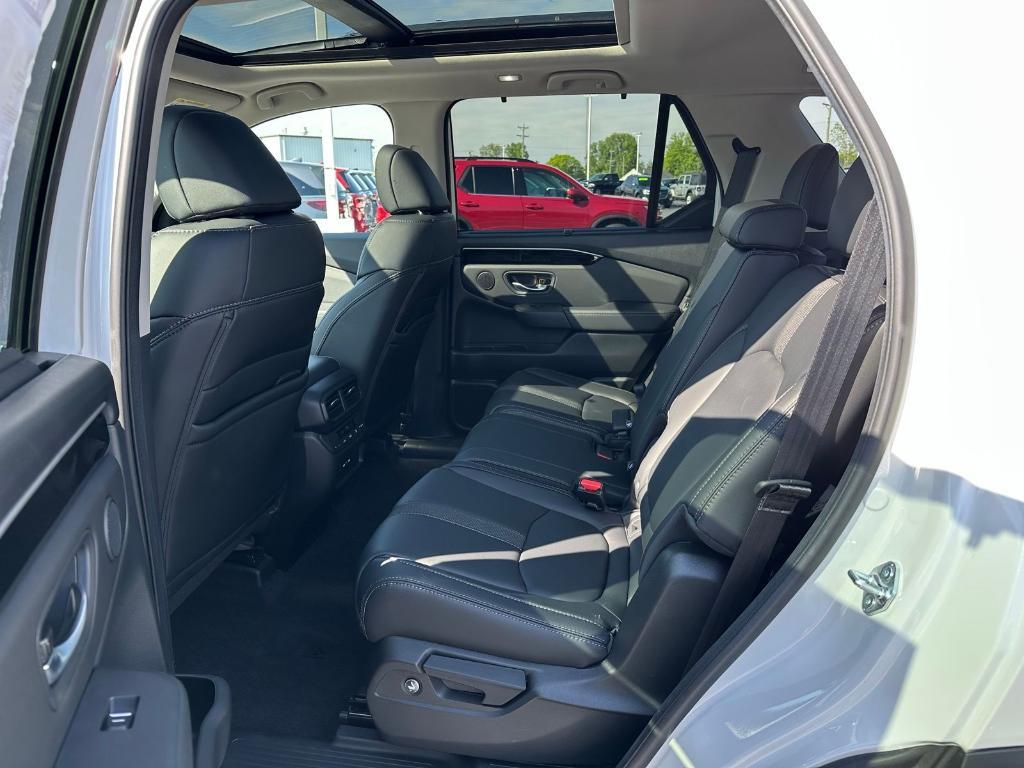 new 2025 Honda Pilot car, priced at $51,550