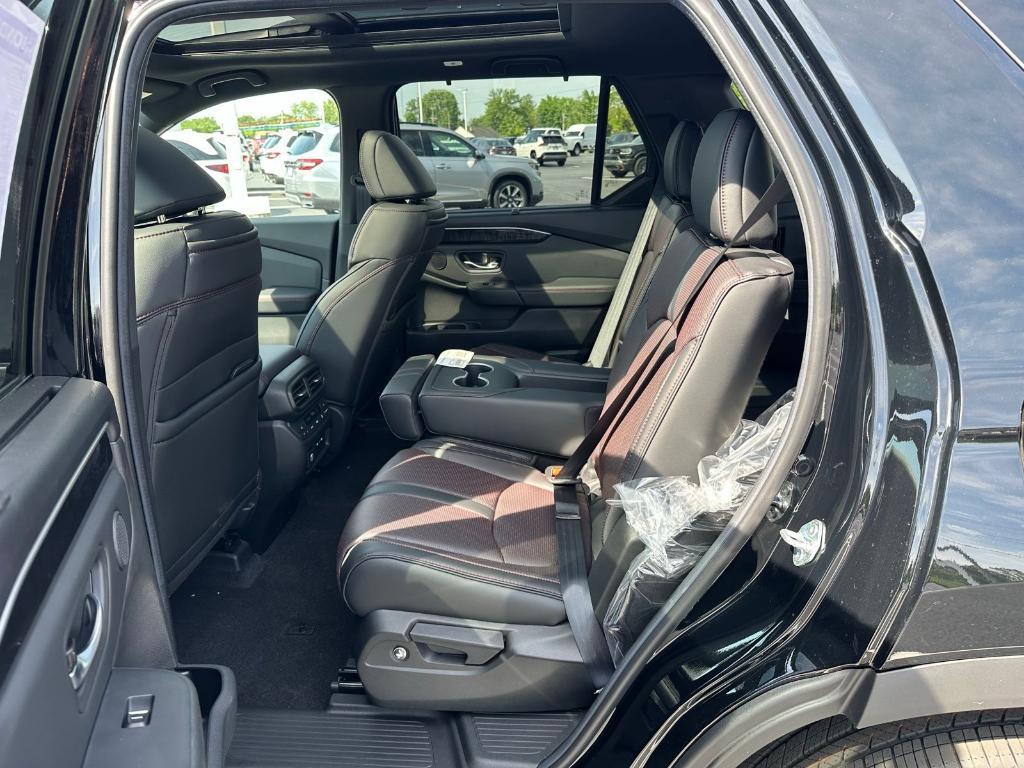 new 2025 Honda Pilot car, priced at $56,075