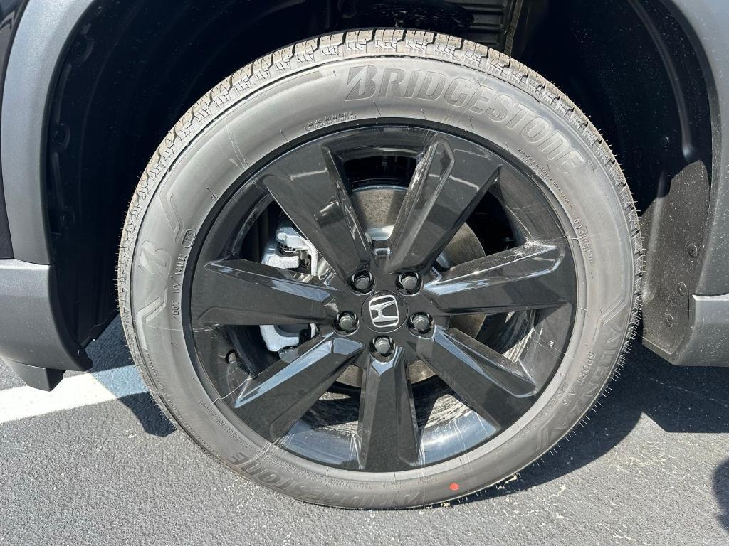 new 2025 Honda Pilot car, priced at $56,075